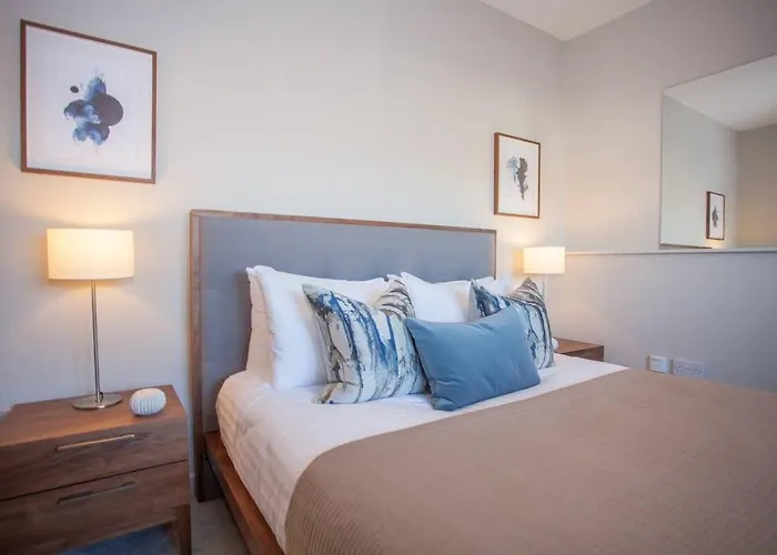 Stylish 2-bed Near *