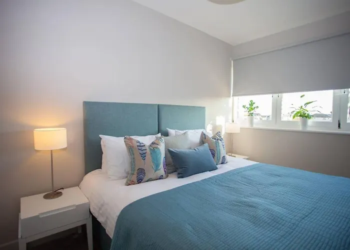 Stylish 2-bed Near Apartman *