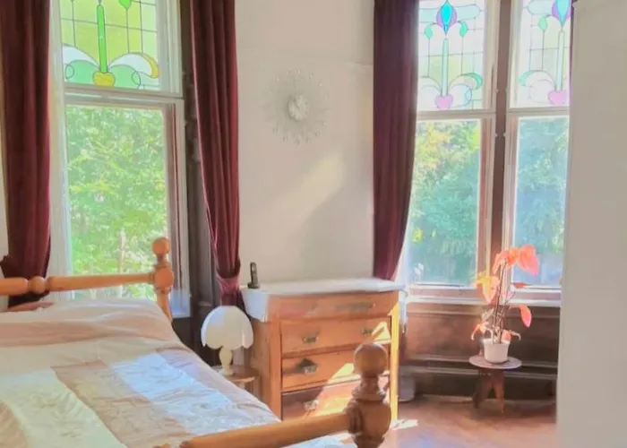 Central Studio 3* Glasgow