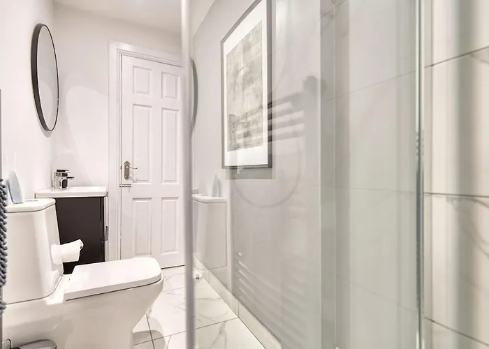 3-bed Flat Free Parking 10 Mins To Centre *