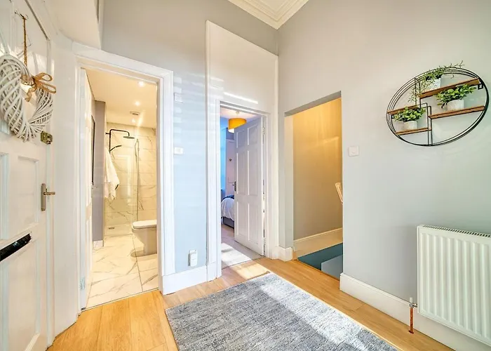 Appartamento 3-bed Flat Free Parking 10 Mins To Centre