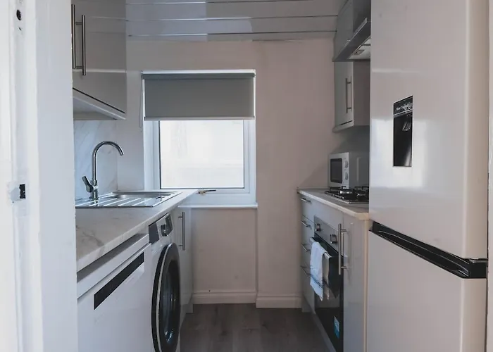 شقة Stylish 3br By Hampden No 161 With Free Parking *