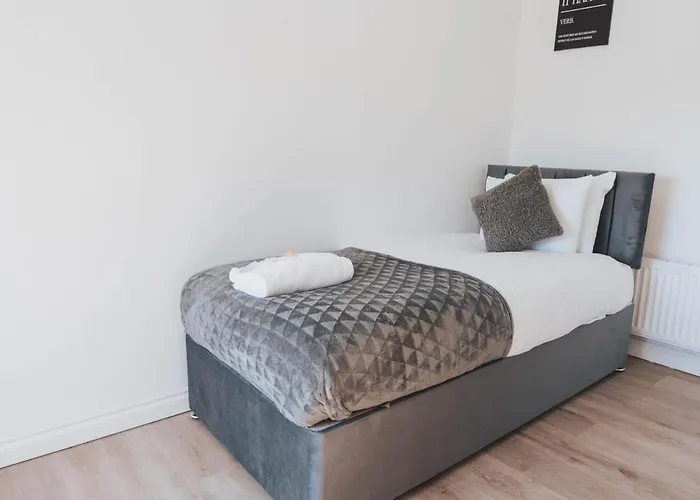 Stylish 3br By Hampden No 161 With Free Parking *