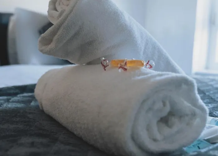 Stylish 3br By Hampden No 161 With Free Parking شقة *