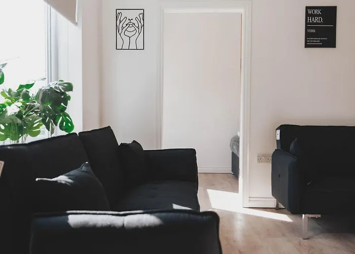 Stylish 3br By Hampden No 161 With Free Parking アパート