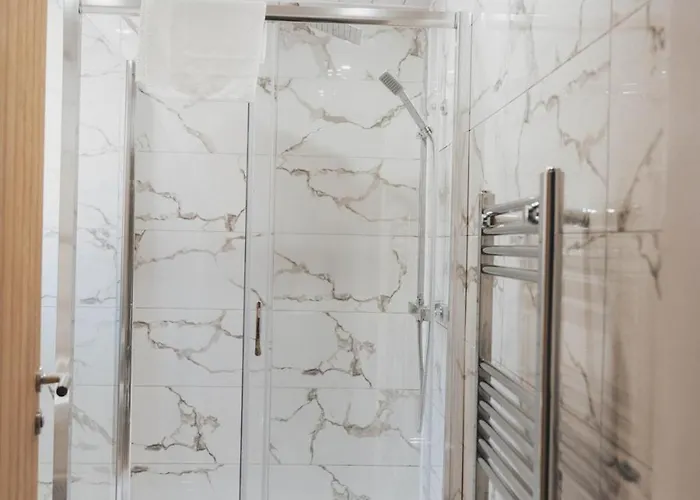 Stylish 3br By Hampden No 161 With Free Parking *