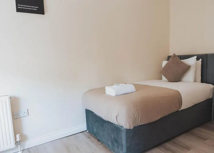 דירה Stylish 3br Near Hampden No 264 With Free Parking