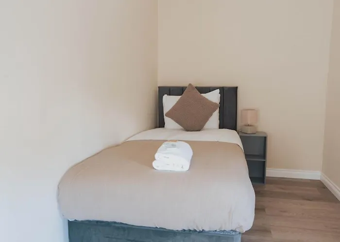 Stylish 3br Near Hampden No 264 With Free Parking דירה גלאזגו