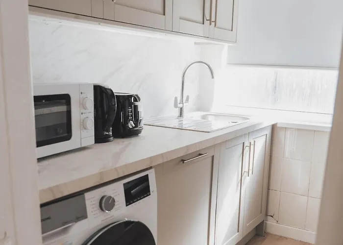 Stylish 3br Near Hampden No 264 With Free Parking