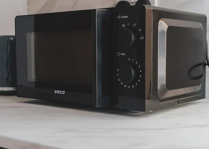 Stylish 3br Near Hampden No 29 With Free Parking شقة