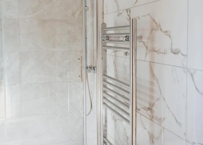 Stylish 3br Near Hampden No 29 With Free Parking