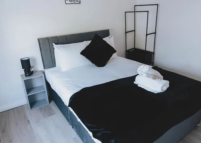 Stylish 3br Near Hampden No 29 With Free Parking * غلاسغو