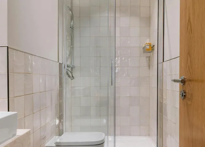 Vcity Suites At The Teacher 3*