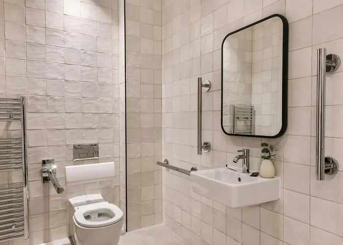 Vcity Suites At The Teacher 4*