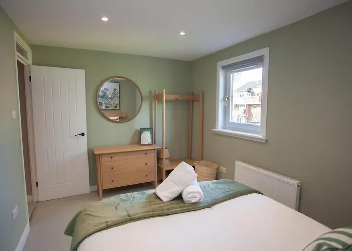 Newly Renovated House In Popular Location * Glasgow