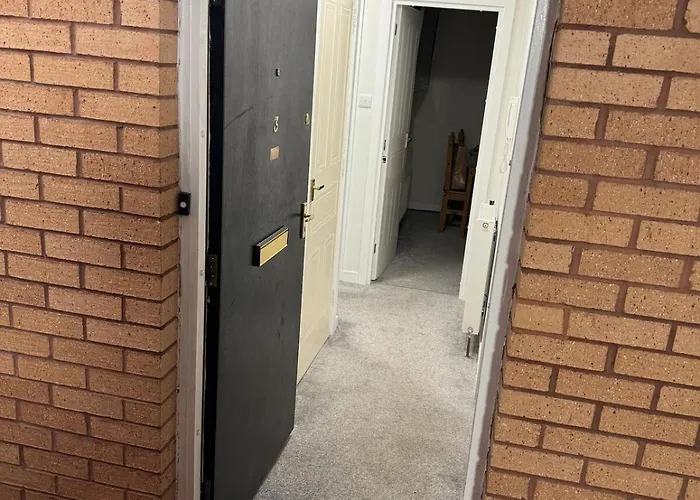 Cosy Two Bedroom Flat *