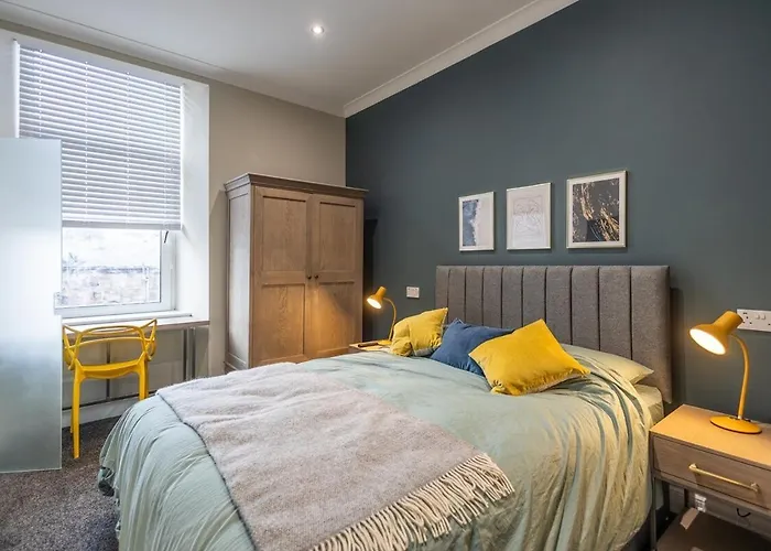 3br Gem West End Walk To Uni Parking *