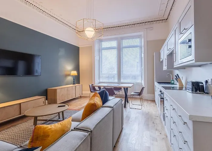 3br Gem West End Walk To Uni Parking