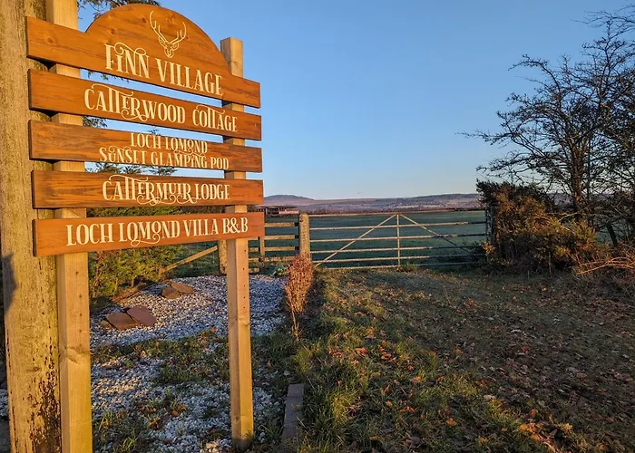 منزل للإقامة Finn Village Loch Lomond - The Black With Private Jacuzzi-style Bath دريمن