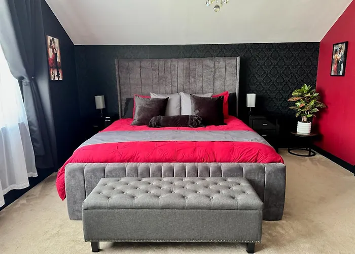 Homestay Finn Village Loch Lomond - The Black With Private Jacuzzi-style Bath