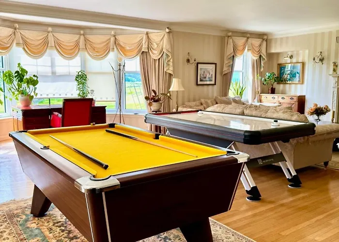 Finn Village Loch Lomond - The Black With Private Jacuzzi-style Bath Homestay *