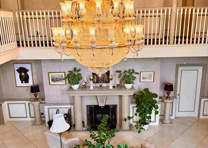 منزل للإقامة Finn Village Loch Lomond - The Black With Private Jacuzzi-style Bath *