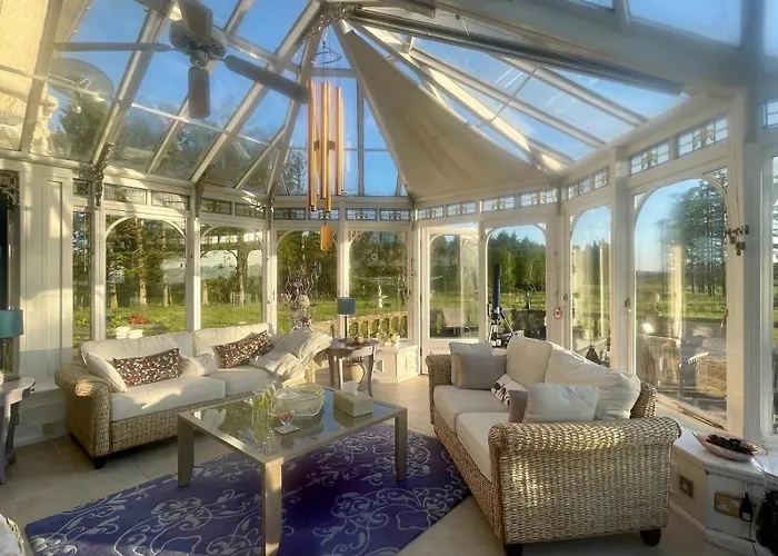 Finn Village Loch Lomond - The Black With Private Jacuzzi-style Bath *