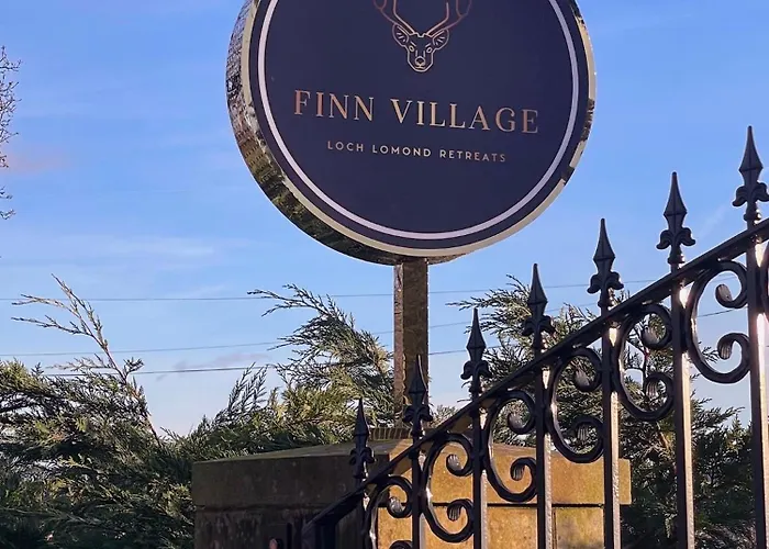 Homestay Finn Village Loch Lomond - The Black With Private Jacuzzi-style Bath Drymen