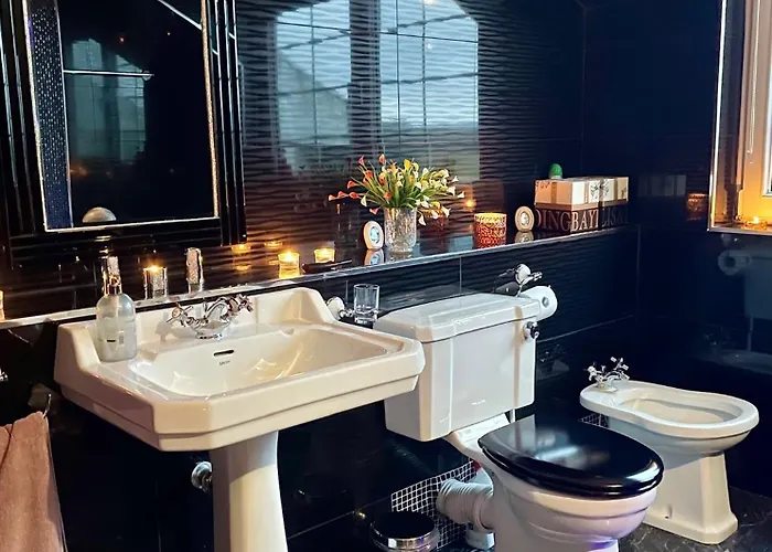 Finn Village Loch Lomond - The Black With Private Jacuzzi-style Bath Drymen