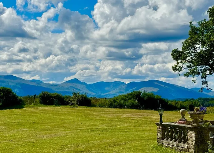 Finn Village Loch Lomond - The Black With Private Jacuzzi-style Bath *