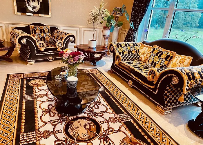 منزل للإقامة Finn Village Loch Lomond - The Black With Private Jacuzzi-style Bath *