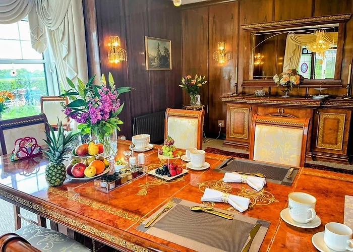 Finn Village Loch Lomond - The Black With Private Jacuzzi-style Bath Drymen