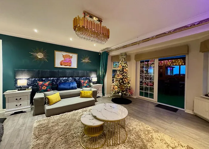 Finn Village Raspberry Private Garden, 6-seater Hot Tub, Firepit&pizza Stove Casa vacanze Drymen