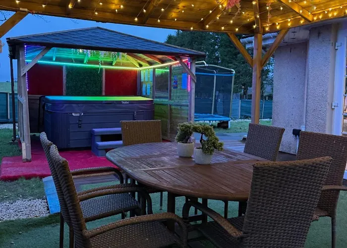 Finn Village Raspberry Private Garden, 6-seater Hot Tub, Firepit&pizza Stove Casa vacanze