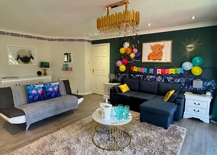 Finn Village Raspberry Private Garden, 6-seater Hot Tub, Firepit&pizza Stove