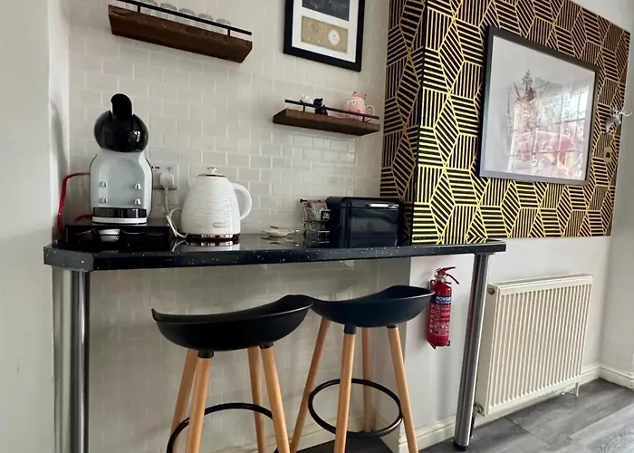 Finn Village Raspberry Private Garden, 6-seater Hot Tub, Firepit&pizza Stove * Drymen