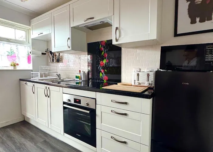 Finn Village Raspberry Private Garden, 6-seater Hot Tub, Firepit&pizza Stove Casa vacanze Drymen