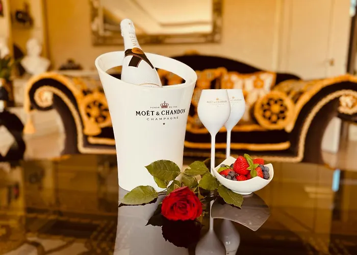 Finn Village - Loch Lomond - The Jungle With A Private Hot Tub Drymen