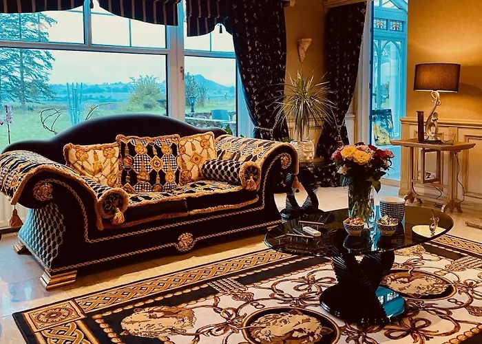 Finn Village - Loch Lomond - The Jungle With A Private Hot Tub