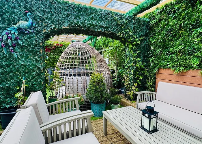 Finn Village - Loch Lomond - The Jungle With A Private Hot Tub