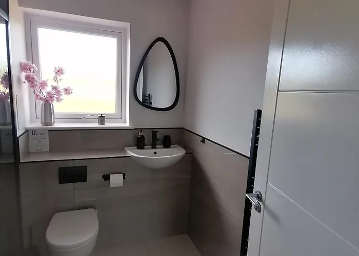 Entire Spacious 3-bed Family Home, Centre, Free Parking, Garden Апартаменты