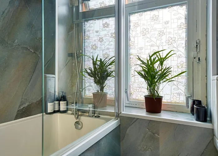 2br Shawlands Free Parking Great Location Apartment