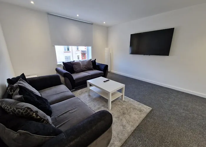 Modern 2 Bedroom With Extra Loft Bedroom *