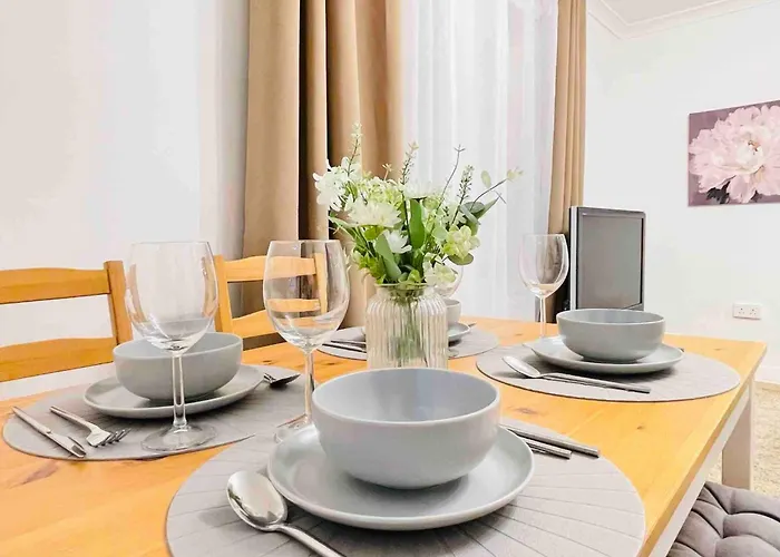 Lovely 1-bedroom In Near Subway Apartment