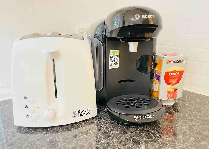 Lovely 1-bedroom In Near Subway Apartment