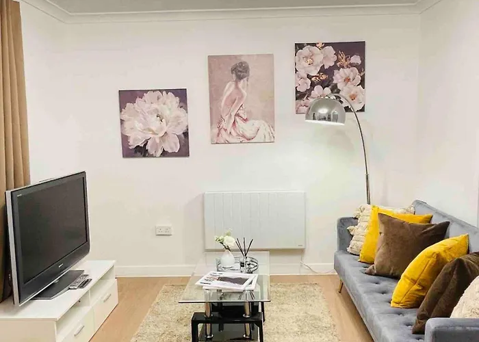 Lovely 1-bedroom In Near Subway Apartamento