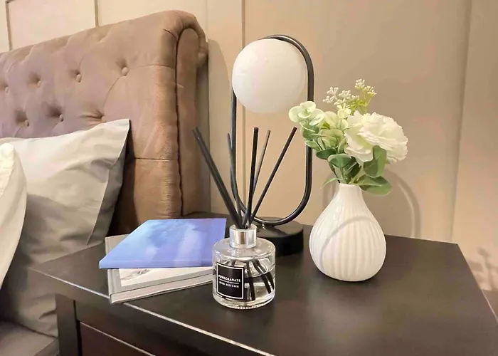 Lovely 1-bedroom In Near Subway Apartament Glasgow