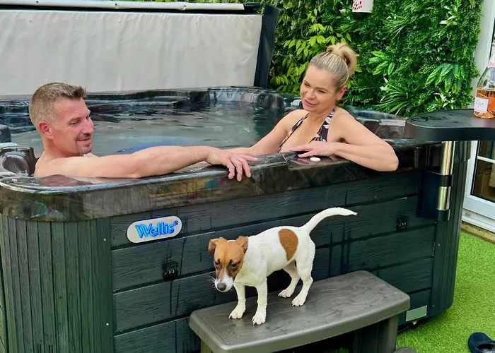 Finn Village - Loch Lomond - The Jungle With A Private Hot Tub Gasthof 3*