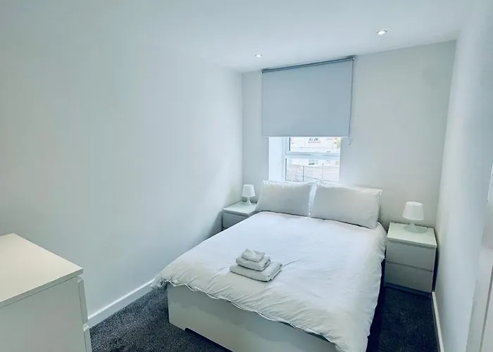 Modern 2 Bedroom With Extra Loft Bedroom