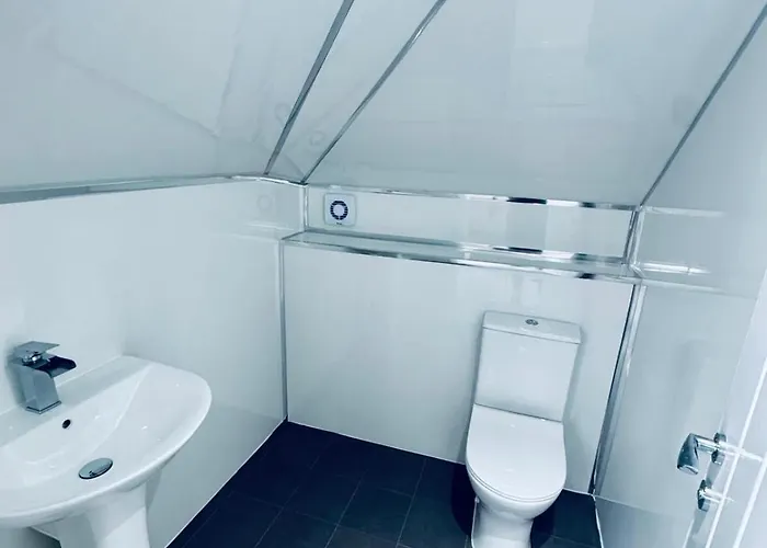 Апартаменты Modern 2 Bedroom With Extra Loft Bedroom Глазго